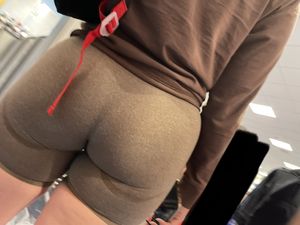 2 baddies with the bubble ass spandex’s