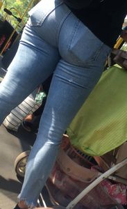 Big ass Milf in the bus