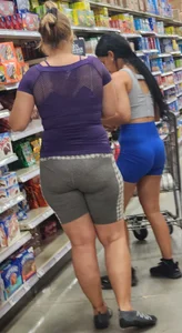 Out In The Wild 55 ( Slim Bubble latina blue leggings)