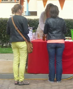 Couple of milfs in tight jeans street creepshot