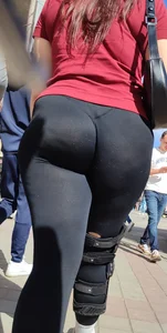 Curvy ASS, very tight leggings
