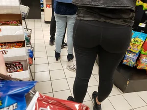 Big Booty in Tight Pants Supermarket Candid Closeup
