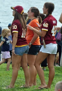 3 Washington friends in short shorts