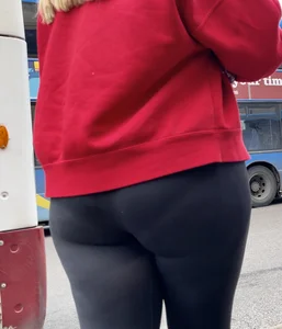 Thick soft thighs and jiggly