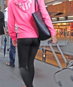 Hot Ass in Tights Airport Creepshot