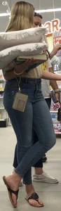 Tight jeans on a thicc chick