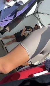 Sexy cameltoe in leggings shorts
