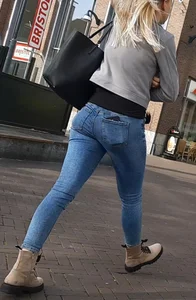Blonde girl with a good booty