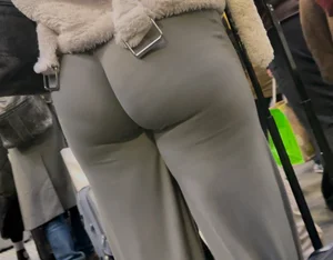 [ God Tier ] Deep wedgie ass eating leggings showoff (OC)