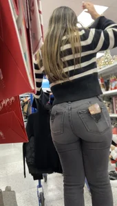 Latina MILF with the sweetest thick round ass in jeans
