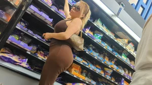 MILF Shopping in Brown Leggins