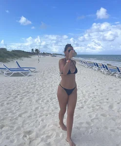 Hot Candid Girl in a Swimsuit, Creepshot Photo at the Beach