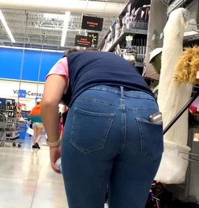 Walmart worker with thick ass (NOT-OC) credit TA candids