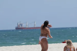 Deerfield Beach girls in bikinis