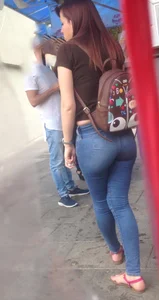 Beautiful plain pants in thin women. LOOK AT IT!