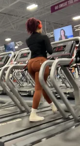 iNSANE LIGHT SKIN RED HEAD EBONY WIT craZ PHAT ASS(tread mill)