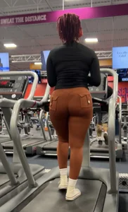 iNSANE LIGHT SKIN RED HEAD EBONY WIT craZ PHAT ASS(tread mill)