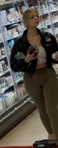 Long leg and ass German blondie in legging at supermarkt