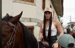 Latina cowgirls gitty up! Non OC