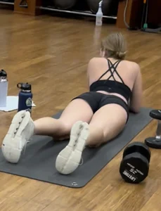 Thick slim teen showing off her incredible ass at the gym MUST SEE