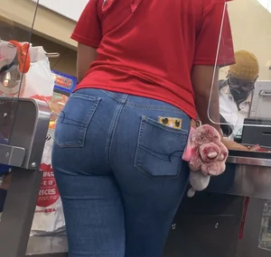 Nice Big Ass Latina in American Eagle Jeans 1