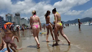 Brazillian beach creepshots, huge gallery of candid girls in swimsuits