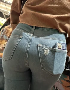 Tight booty in jeans