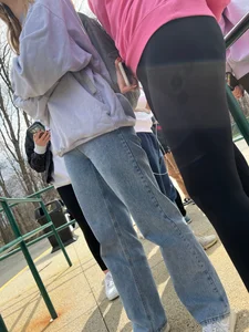 Undershot bubble butt teen thic long thighs