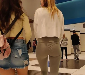 Girl with a nice ass and vtl in beige colored leggings