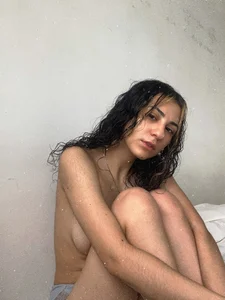 Leaked erotic selfies of a cute girl