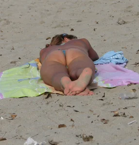 Candid beach and bikini babes