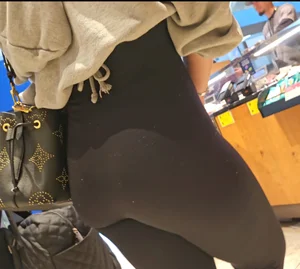 JUICY ass Latina in onepiece. (Pullup GIF)