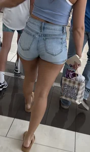 Such a wide and thick ass