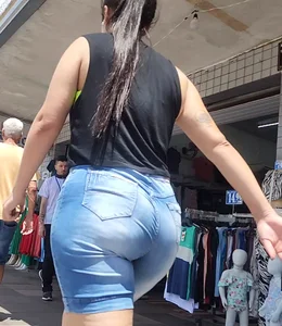 Sexy Brazilian walking (oc) (gif)