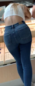 Slimthick Latina Bubble in Tight Jeans