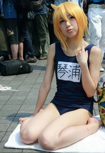 Sexy Asian girls in Cosplay outfits