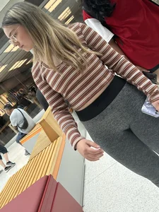 Thick nerd shopping for shoes I hope cause her sh*ts beat lmao