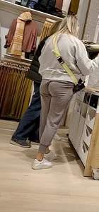Teen booty in joggers