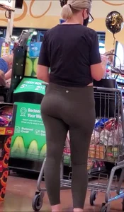 Blonde PAWG green leggings
