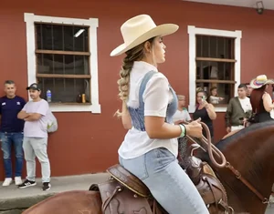 Latina cowgirls gitty up! Non OC