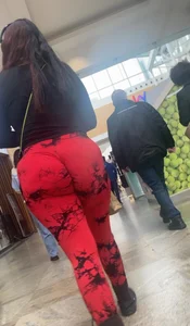 Massive PAWG ass in red leggings