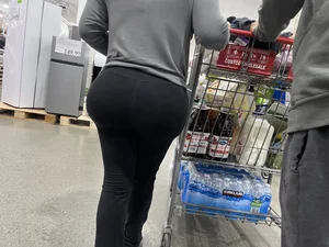 Plum looking BBL Ass Latina