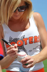 Candid sexy Hooters girls in their uniforms