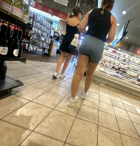 White girl bubble shape ass