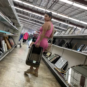 Pink latina