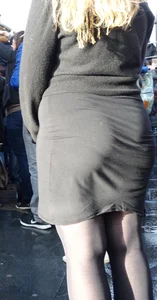 Thick booty in a tight skirt with vpl