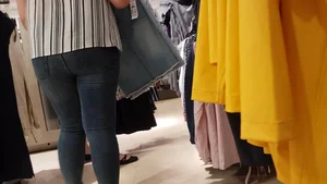 Thick girl shopping in tight jeans with a decent ass