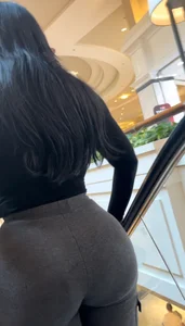Breakneck BBL Alert — Somalian MILF window shopper (oc)