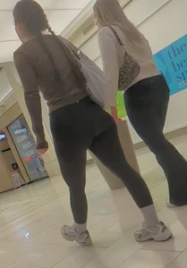Juicy White Girl at the Mall (Leggings)