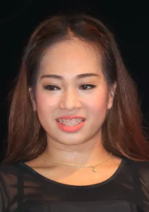 Lamyai's candid Thai concert girl in shorts